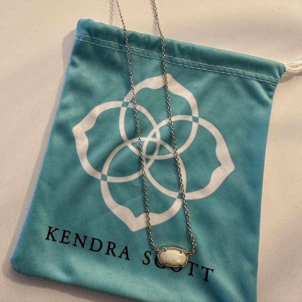 Kendra Scott necklace